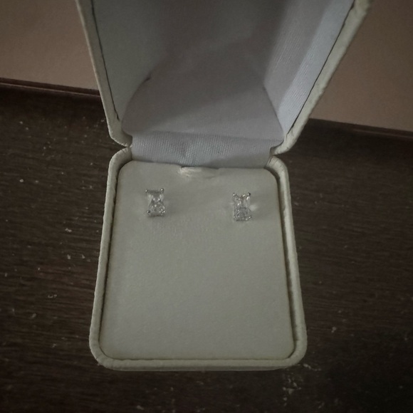 BNIB rectangular earrings - Picture 4 of 4